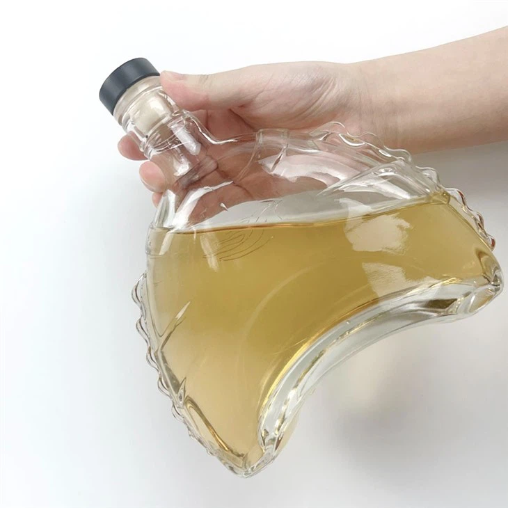 Decorative Glass Liquor Decanter, Decanter Bottle For Whiskey, Brandy, XO Cheap Glass Liquor Bottles