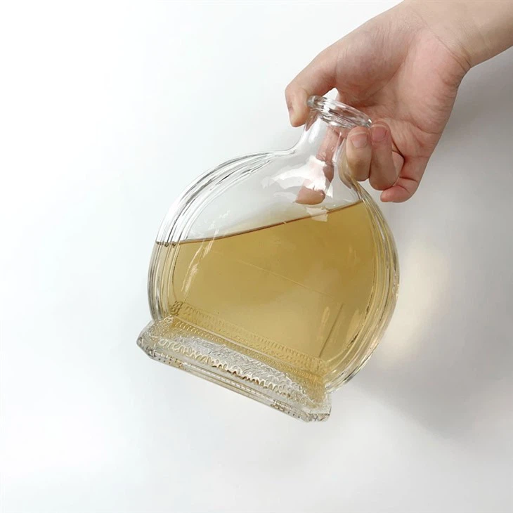 Heavy Base Round Vodka Glass Bottle